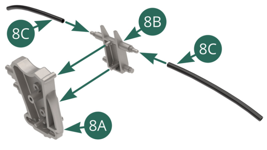 Relier les deux durites d’huile 8C à la pompe à huile 8B. Positionner la pompe à huile 8B sur le boîtier de pompe à eau 8A.