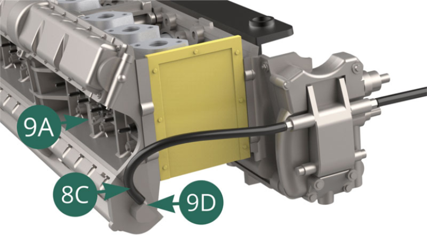 Conecte la manguera de aceite 8C a la boquilla ubicada en el extremo de la tapa de la válvula de escape 9D. 
