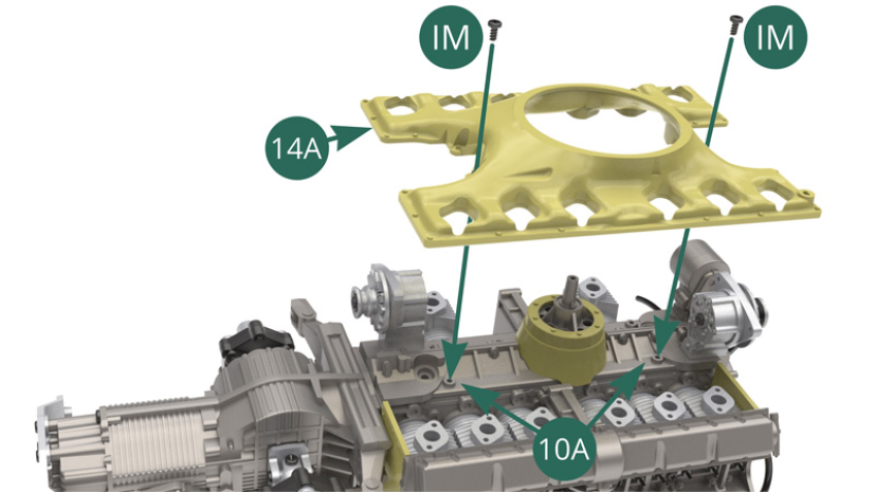 Posizionare la parte superiore della camera di raffreddamento dell'aria 14A sulla parte superiore della parte superiore del carter 10A e fissarla con quattro viti IM (illustrazioni di fronte e di seguito).