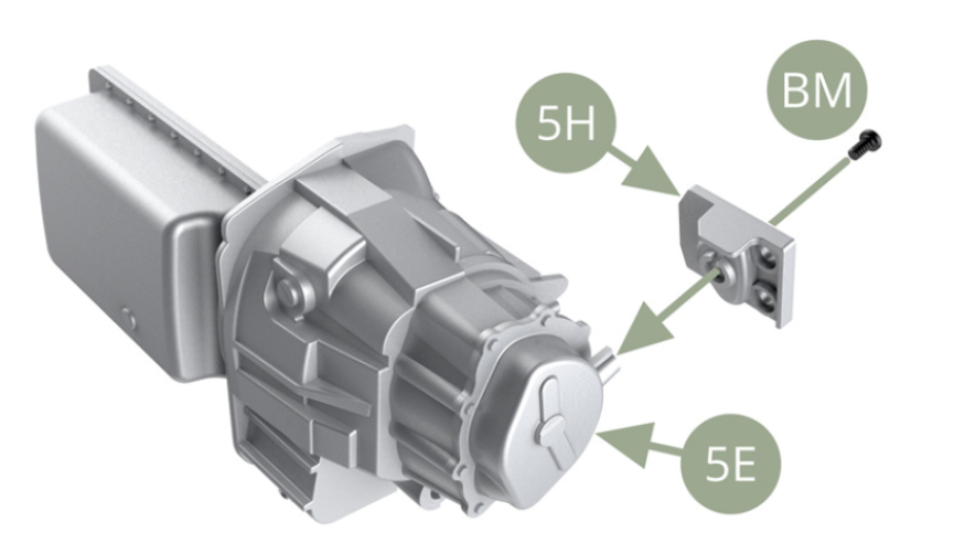 Installare 5H (Supporto per cambio) su 5E (Coperchio posteriore) e fissare con la vite BM.