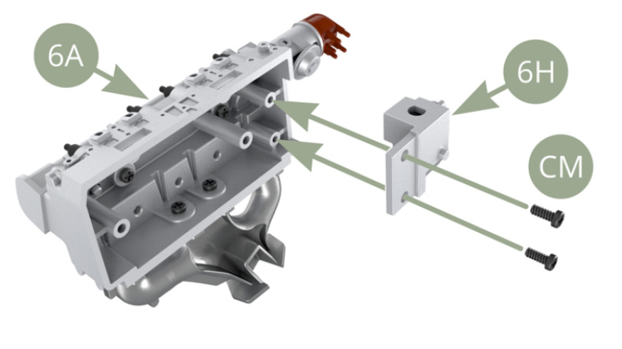 Montare 6H ( Alloggiamento del termostato) su 6A (Testa del cilindro con candele) e fissare con due viti CM. Installare 6K ( Guide di cablaggio) su 6D (Distributore d'accensione 1) e 6E (Distributore d'accensione 2) rispettivamente.