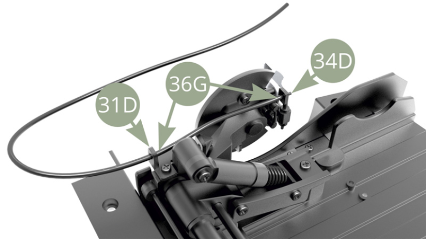 36G (Kabel der linken Feststellbremse) durch 31D (Handbremsseil Halter) führen und am 34D (Linker Feststellbremshebel) befestigen.