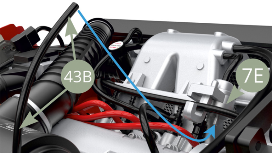 Drehen Sie das Fahrgestell wieder auf die Räder, und montieren 43B (Kraftstoff Rücklaufleitung) an 7E (Kraftstoffeinspritzleitung).