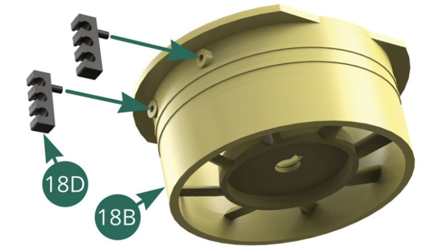 Positionner deux guides de conduites de carburant 18D sur un côté du boîtier de ventilateur 18B et les deux autres sur le côté opposé (illustrations ci-dessous).