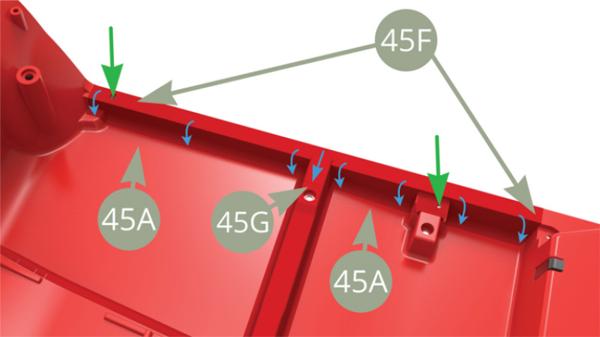 Alinee los dos agujeros del 45F (Cubierta del suelo de la cabina) con los dos agujeros del soporte lateral derecho del 45A (Suelo de la cabina) -flechas verdes- y, a continuación, alise la parte superior y los laterales tal y como indican las flechas azules, con la tira central superpuesta al 45G (Cubierta del suelo de la cabina).