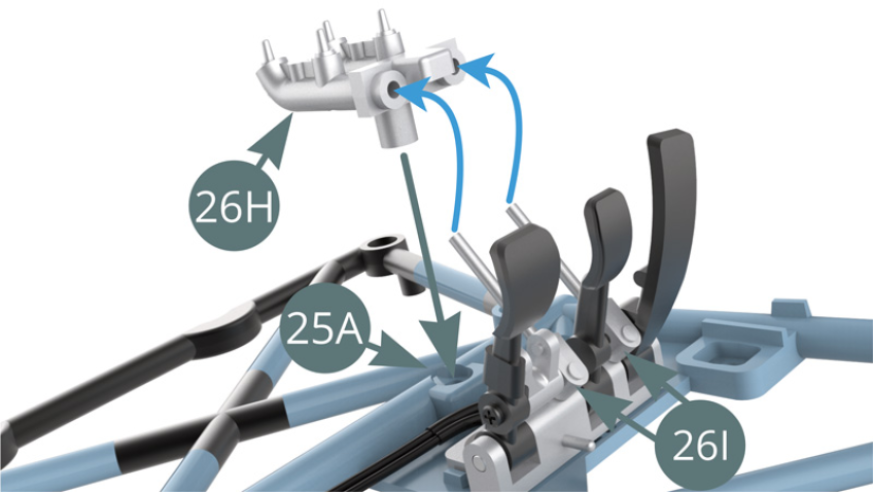 Positionner les maîtres-cylindres 26H sur le châssis inférieur 25A et, dans le même temps, insérer les deux poussoirs 26I dans leur logement de maître-cylindre 26H respectif (flèche bleue).
