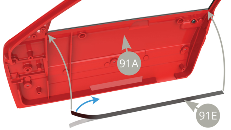 Retirer la bande de protection du joint de vitre 91E (flèche bleue) et appliquer celui-ci le long du bord inférieur de la fenêtre, à l’intérieur de la portière droite 91A (illustrations ci-dessous).