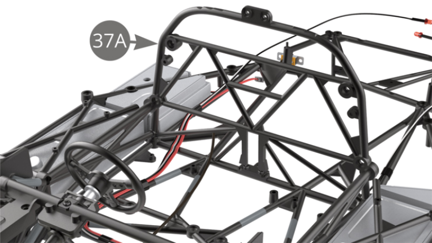 Estrutura de separação do cockpit (37A) instalada no chassis.