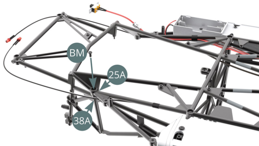 Fixar a estrutura do lado esquerdo (38A) ao chassis inferior (25A) com um parafuso BM.