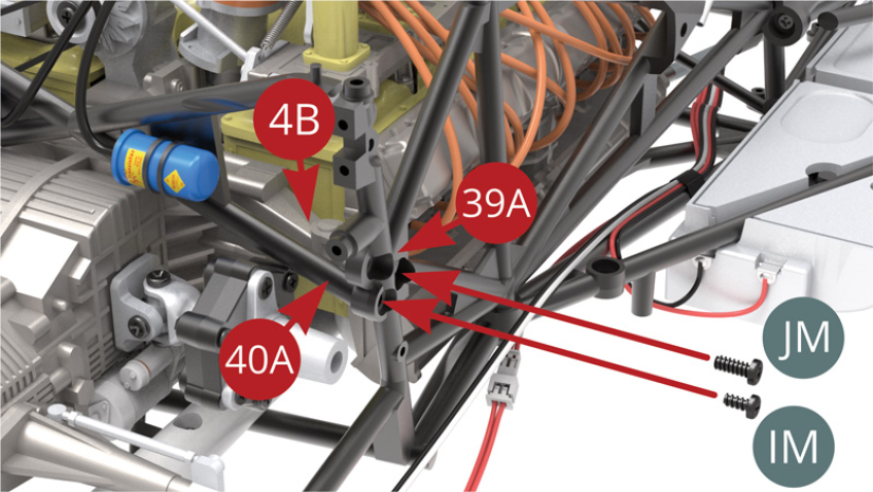 Fixar a estrutura X (40A) à estrutura do lado direito (39A) com um parafuso IM. Fixar o suporte de montagem do lado direito (4B) à armação do lado direito (39A) com um parafuso JM.