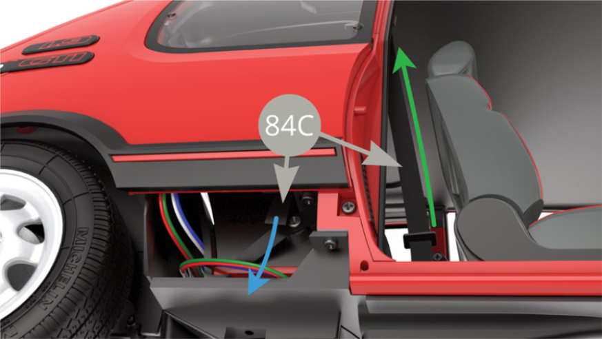 Tighten 84C (seat belt) - green arrow - with tweezers by pulling on the free end (blue arrow). 