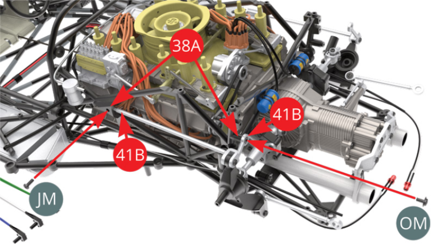 Fixer le bras longitudinal 41B sur le châssis latéral gauche 38A avec une vis JM et une vis OM.