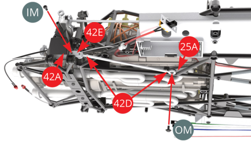 Fixer le bras de suspension 42D et son support 42E, respectivement sur le châssis inférieur 25A avec une vis OM et sur le pivot arrière droit 42A avec une vis IM.