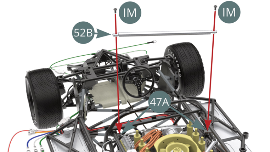 Positionner la barre de renfort 52B sur les supports du châssis supérieur 47A et la fixer avec deux vis IM (illustrations ci-contre).