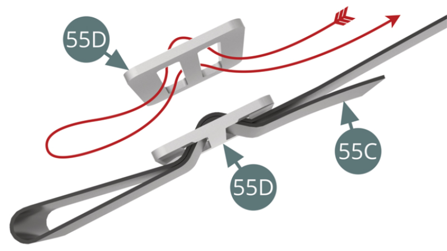 Passer la ceinture de sécurité 55C dans la boucle supérieure 55D comme indiqué par les flèches rouges.Répéter l’opération avec la seconde ceinture 55C. Vérifier le montage sur l’illustration ci-contre.