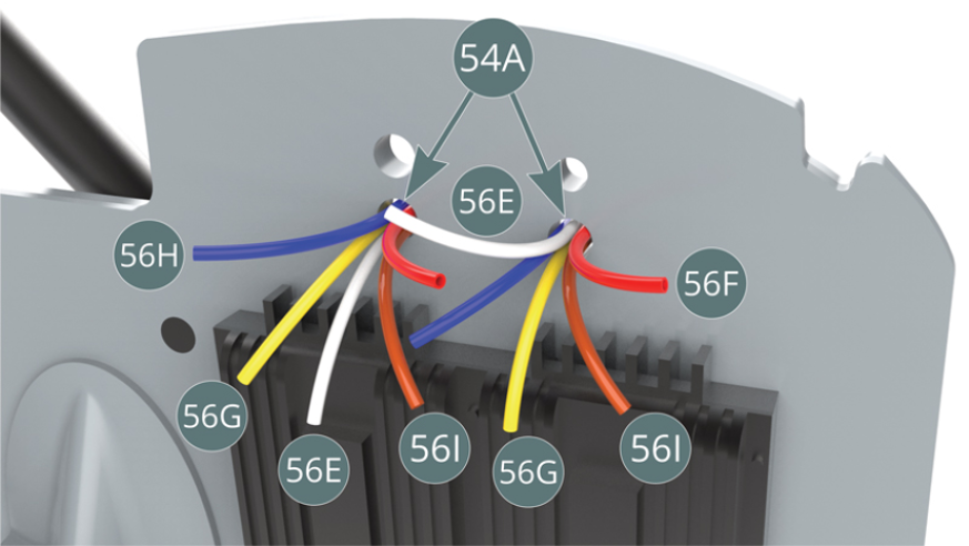 Introduce los Cables blanco (56E), rojo (56F), amarillo (56G), azul (56H) y marrón (56I), previamente cortados, en las dos aberturas inferiores del Mamparo de separación del cockpit (54A), y luego conecta sus extremos a las ranuras situadas en la Caja de encendido (56L), como se muestra a continuación. 