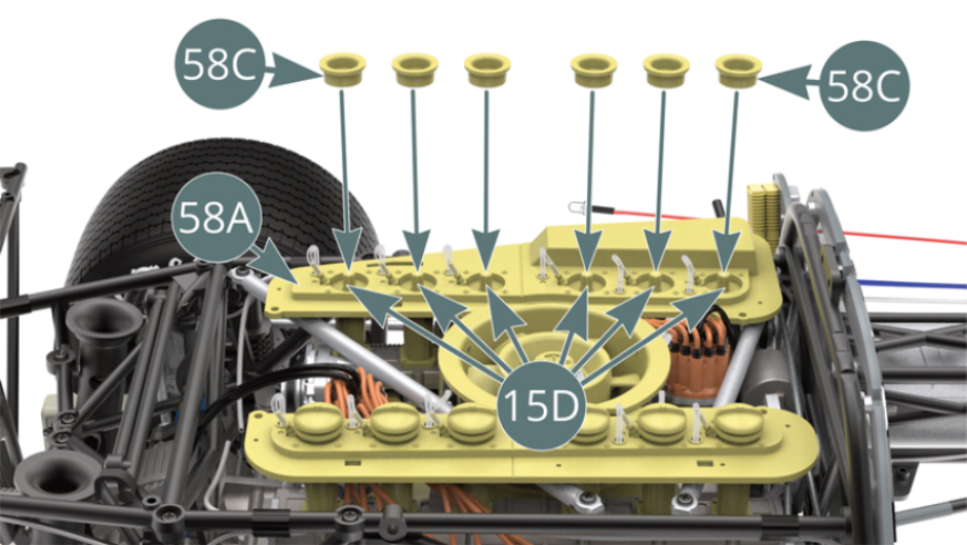 Montare i sei collari delle trombe (58C) sulle trombe di ammissione (15D) e sul pannello sinistro (58A).Installare i sei tappi delle trombe (58B) sulle trombe di ammissione (15D) sopra i sei collari delle trombe (58C).
