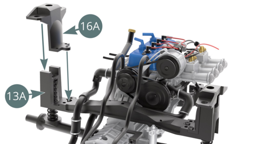 Positionner la coupelle de suspension droite 16A sur la traverse de suspension arrière 13A et la fixer avec trois vis EM (illustrations ci-dessus).