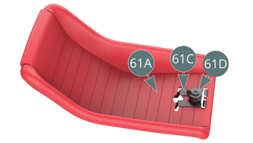 La cintura inferiore (61C) con bloccaggio (61D) è fissata al rivestimento del sedile conducente (61A). 