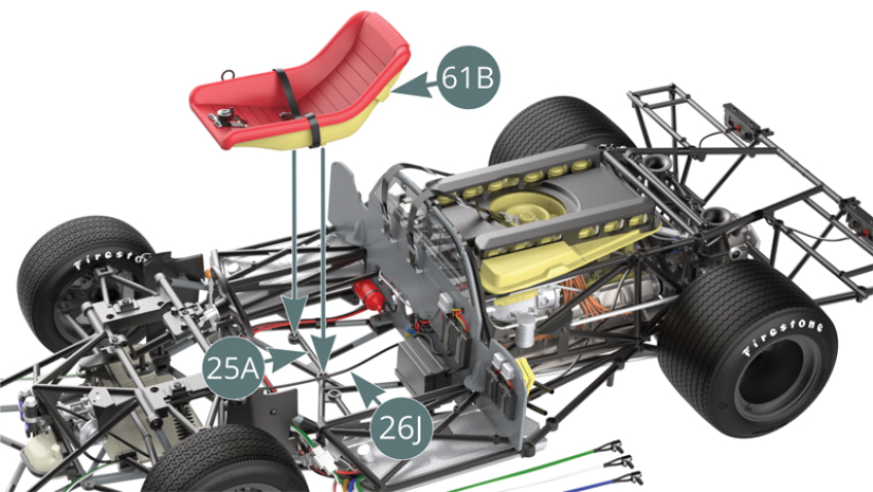 Desplaza ligeramente el Cable del embrague (26J) hacia el lado izquierdo y monta el Asiento del conductor (61B) en el Chasis inferior (25A). Fija el Asiento del conductor (61B) al Chasis inferior (25A) con dos tornillos AP.