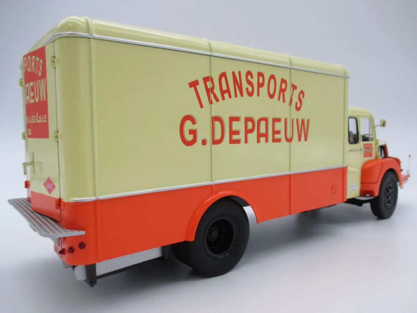 UNIC ZU 122 Izoard fourgon "Transports DEPAEUW"