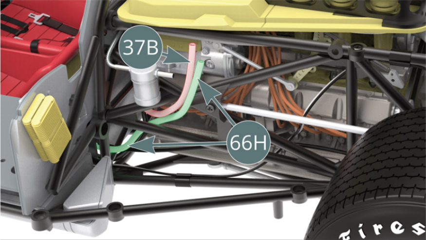 Diriger la durite d’huile 37B (surlignée en rouge) et la conduite d’eau 66H (surlignée en vert) vers le haut comme indiqué.