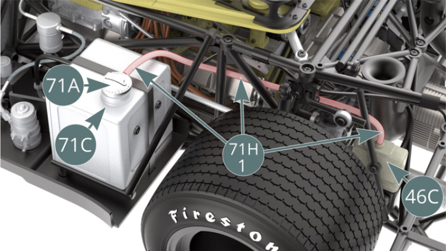 Positionner le bouchon de remplissage d’huile 71A sur le réservoir d’huile 71C et guider la durite d’huile 71H-1 (surlignée en rouge) à travers la cage tubulaire du moteur pour la fixer au-dessus du couvercle de réservoir d’huile moteur 46C.