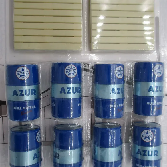 Conjunto de 2 paletes + 8 tambores de óleo de motor marca AZUR