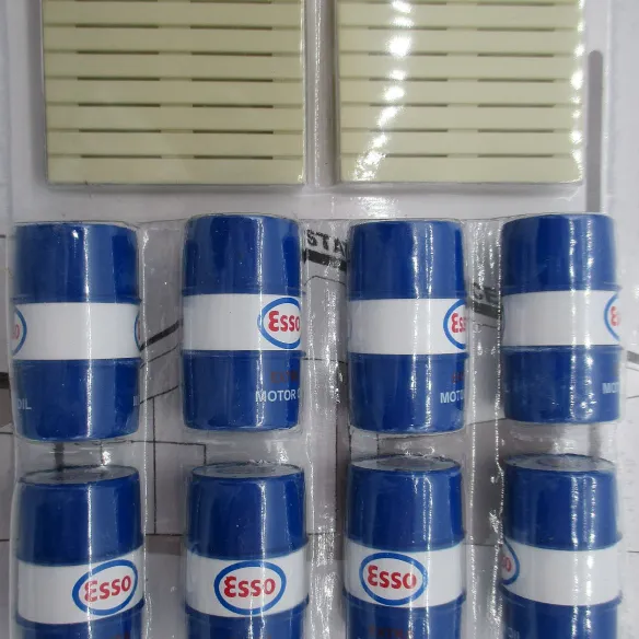 Set di 2 pallet + 8 fusti di olio motore marca ESSO