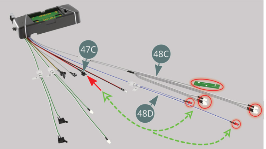 Schalten Sie den Schalter für Kabel A (47C) ein und prüfen Sie, ob die Lichter am Kabel C (48C) - Armaturenbrett und Kabinenbeleuchtung - und die Lichter am Kabel D (48D) - Rückleuchten - aufleuchten, danach drehen Sie den Schalter um, um sie auszuschalten. Schalten Sie den Schalter des Kabels A (47C) ein, um zu prüfen, ob die Bremsleuchten funktionieren. Schalten Sie gleichzeitig den Schalter des Kabels E schwarz - gelb (47G) ein und prüfen Sie, ob die beiden roten LEDs des Kabels D (48D) heller leuchten.