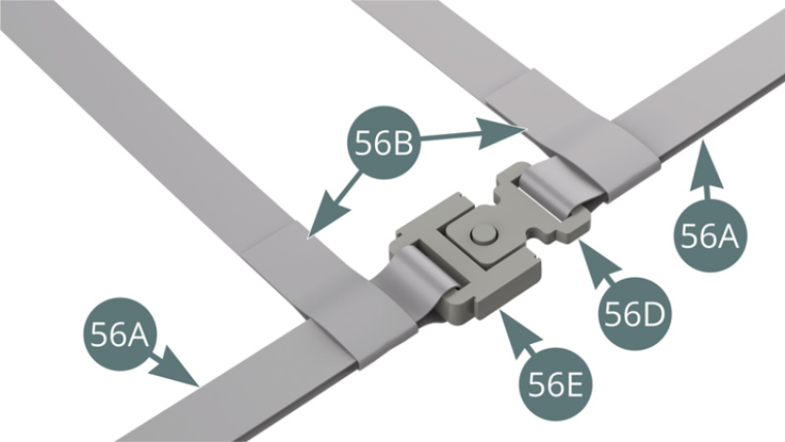 Les ceintures de sécurité 56B sont positionnées sur les sangles de ceinture droite et gauche 56A.