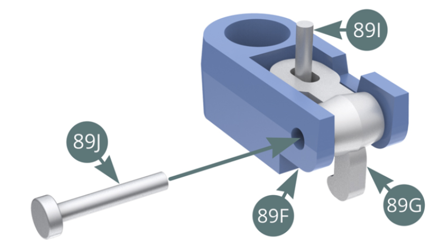 Aligner l’axe du loquet 89G avec les axes du verrou 89F, puis insérer la goupille courte 89J.Positionner le bouton de déverrouillage 89H sur la goupille longue 89I.