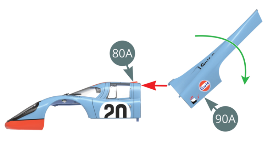 Soulever le capot arrière 90A à un angle de 45 degrés et en maintenant cet angle, l’avancer (flèche rouge) pour insérer ses deux charnières dans les supports de charnière de la carrosserie 80A.Une fois qu’il est inséré à l’arrière de la carrosserie, basculer le capot arrière en position horizontale (flèche verte, illustrations ci-contre et ci-dessous).