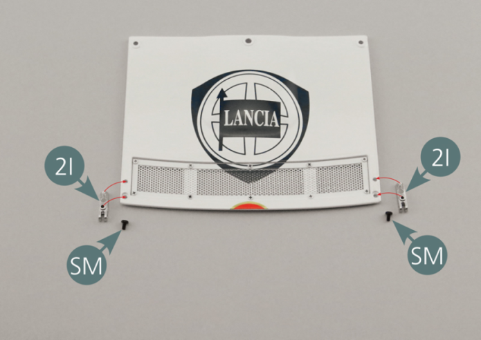 Position the two hinges (2I) on the front bonnet (2A) and secure them with two SM screws. Align the openings of the first side cover fastener (2E) in parallel with the edge of the front bonnet (2A) - red dotted line - and press it into the slot located on the right corner.