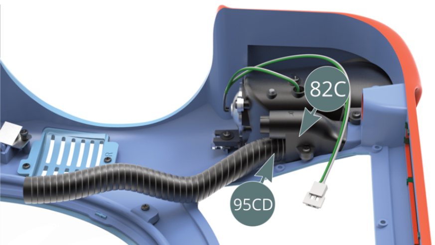 Fixer l’extrémité filetée de la gaine droite 95CD sur la buse de la prise d’air droite 82C (la plus proche de la carrosserie).Placer les connecteurs des câbles des LED de phares 35F dans la position indiquée ci-contre.