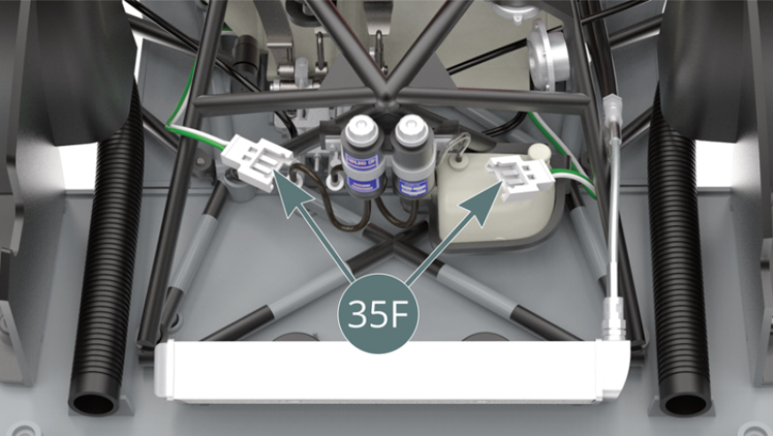 À l’extrémité de l’avant du châssis, placer les connecteurs des câbles des LED de phares 35F dans la position indiquée ci-contre.