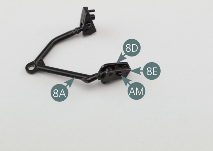 Position the support (8D) and support bracket (8E) on the front pivot of the upper right suspension arm (8A) and secure with an AM screw.