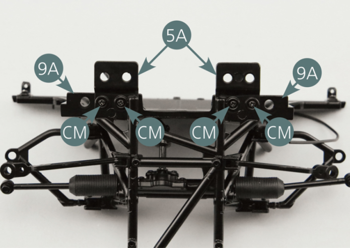 Fixer le cadre inférieur avant 5A à la cloison 9A à l’aide de quatre vis CM.