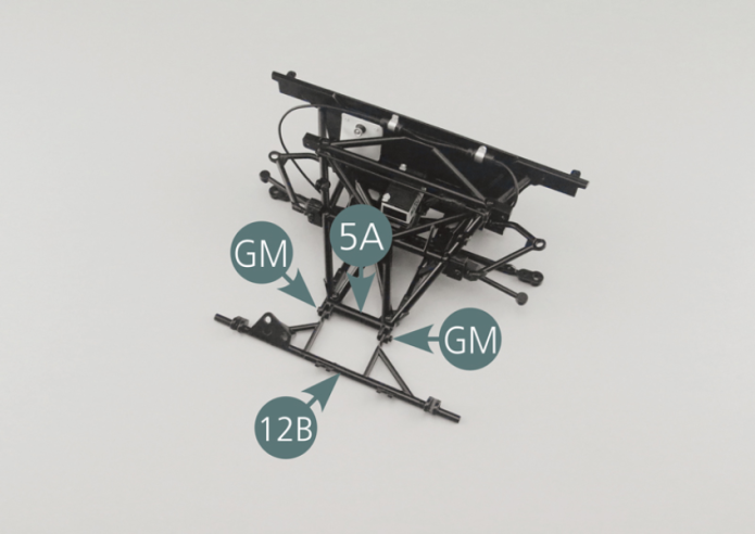 Position the lower bar (12B) on the lower frame (5A) and secure it with two GM screws.