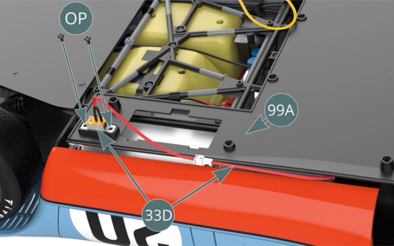 Positionner le fond plat 99A sur le dessous de la voiture retournée et fixer l’interrupteur 33D avec deux vis OP.