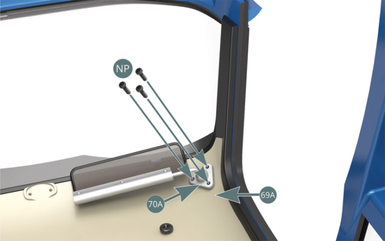 Positionner le support de pare-soleil gauche 70A à l’angle avant gauche du ciel de toit 69A, puis le fixer avec trois vis NP.