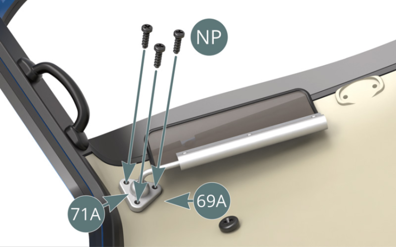 Positionner le support de pare-soleil droit 71A à l’angle avant droit du ciel de toit 69A, puis le fixer avec trois vis NP.