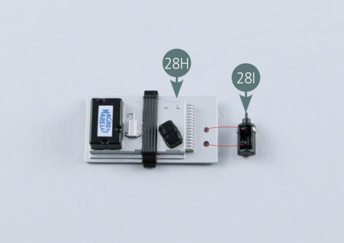 Place the ignition coil (28I) on the electronic management unit (28H).