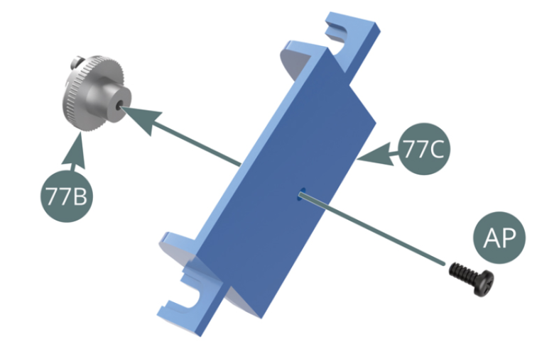 Positionner le bouchon de réservoir 77B sur la niche d’accès 77C et le fixer par derrière avec une vis AP (illustrations ci-contre et ci-dessous).