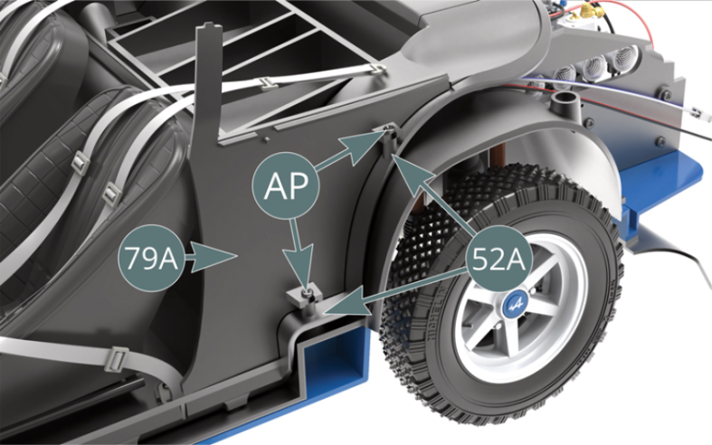 Positionner le panneau de cockpit gauche 79A sur le plancher d’habitacle 52A et le fixer avec deux vis AP.