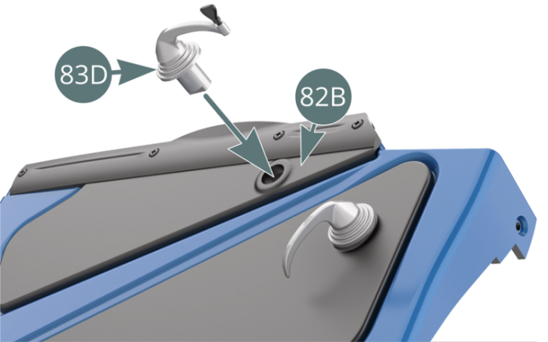 Posizionare la maniglia alzacristalli (83D) sul rivestimento della porta (82B), quindi, dall'altro lato, posi-zionare la ruota dentata (83B) sull'estremità dentellata (freccia rossa) dell'asse della manovella e fis-sare il gruppo con una vite UM. Verificare che girando la maniglia (83D), giri anche la ruota dentata (83B) (figure sopra).