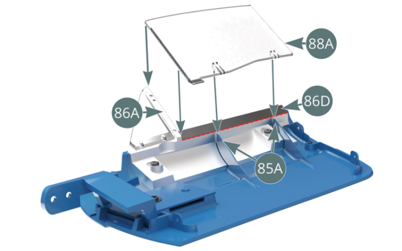 Posizionare la finestra laterale (88A) appena sotto il cursore (86D) (come indicato dalle linee tratteggiate rosse) allineando il suo bordo dentellato lungo il telaio della finestra (86A) e le sue due guide sulle nervature verticali del pannello esterno della porta destra (85A).