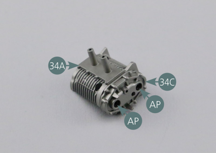 Positionner l’avant du turbocompresseur 34C sur la partie extérieure 34A et le fixer avec deux vis AP.Positionner la partie extérieure du turbocompresseur 34A sur la partie intérieure 34B et la fixer avec deux vis AP.