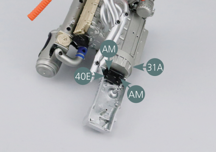 Position the clutch joint (40E) on the gearbox housing (31A) and secure it with two AM screws. Close the gearbox with the right part (40B) and secure it with two AM screws. 