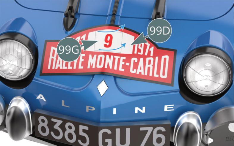 Détacher l’autocollant 99G (voiture n° 9) avec son film supérieur du support papier. L’appliquer sur la plaque de rallye avant 99D, puis retirer le film supérieur.  